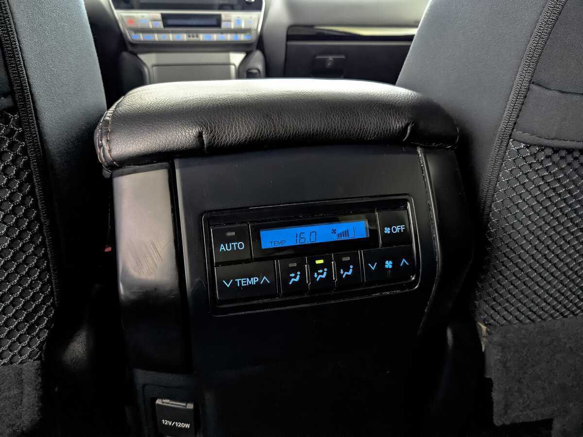 Toyota Land Cruiser Prado, 2021 Фото №25