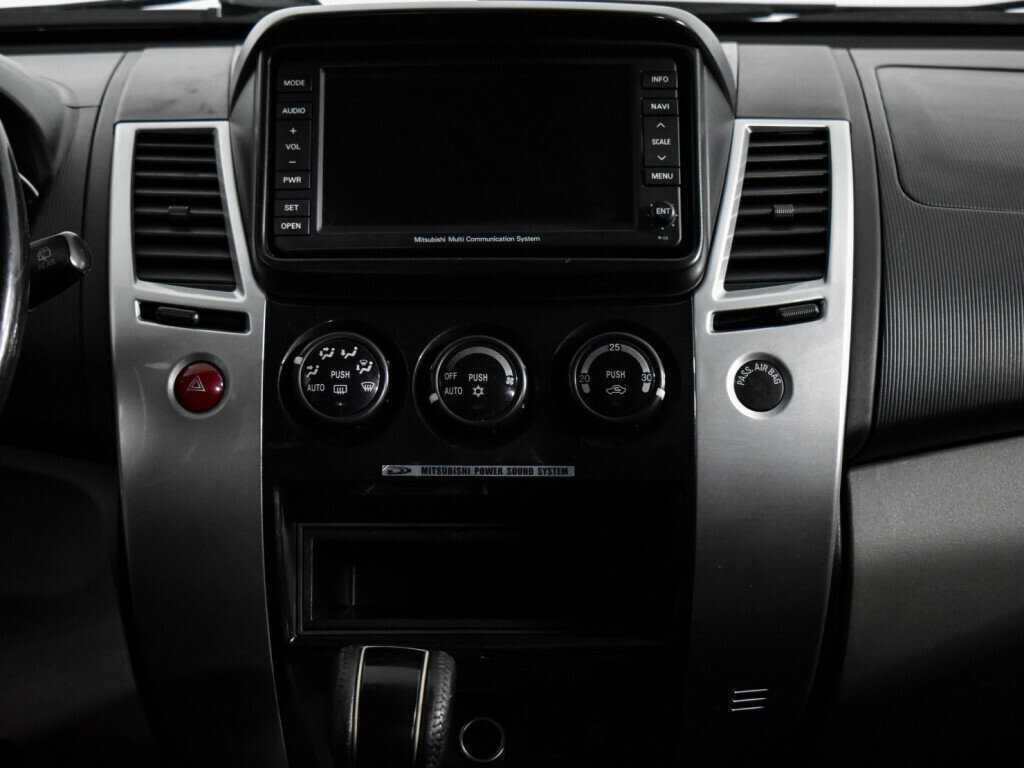 Mitsubishi Pajero Sport, 2010 Фото №16