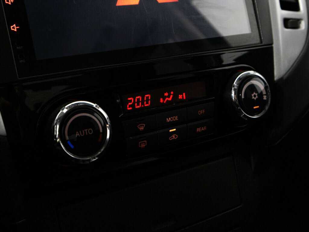 Mitsubishi Pajero, 2011 Фото №15