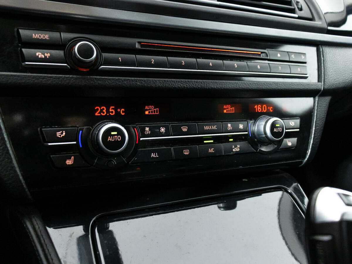 BMW 5 серии 520i, 2012 Фото №18