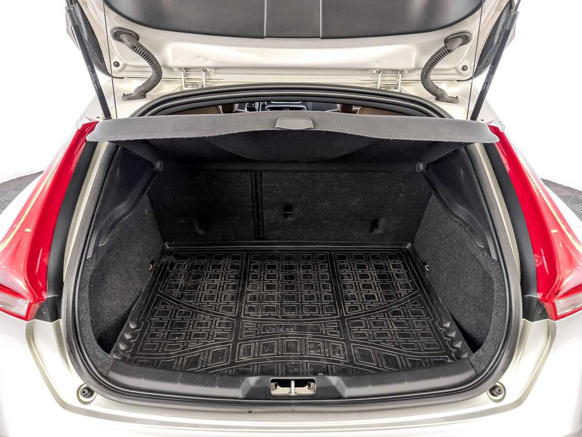 Volvo V40, 2018 Фото №10