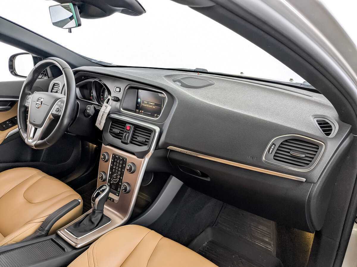 Volvo V40, 2018 Фото №11