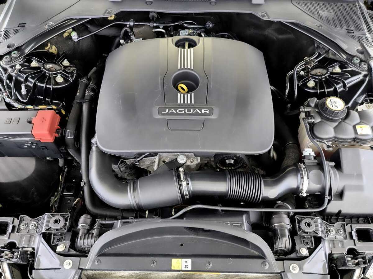 Jaguar XE, 2015 Фото №9