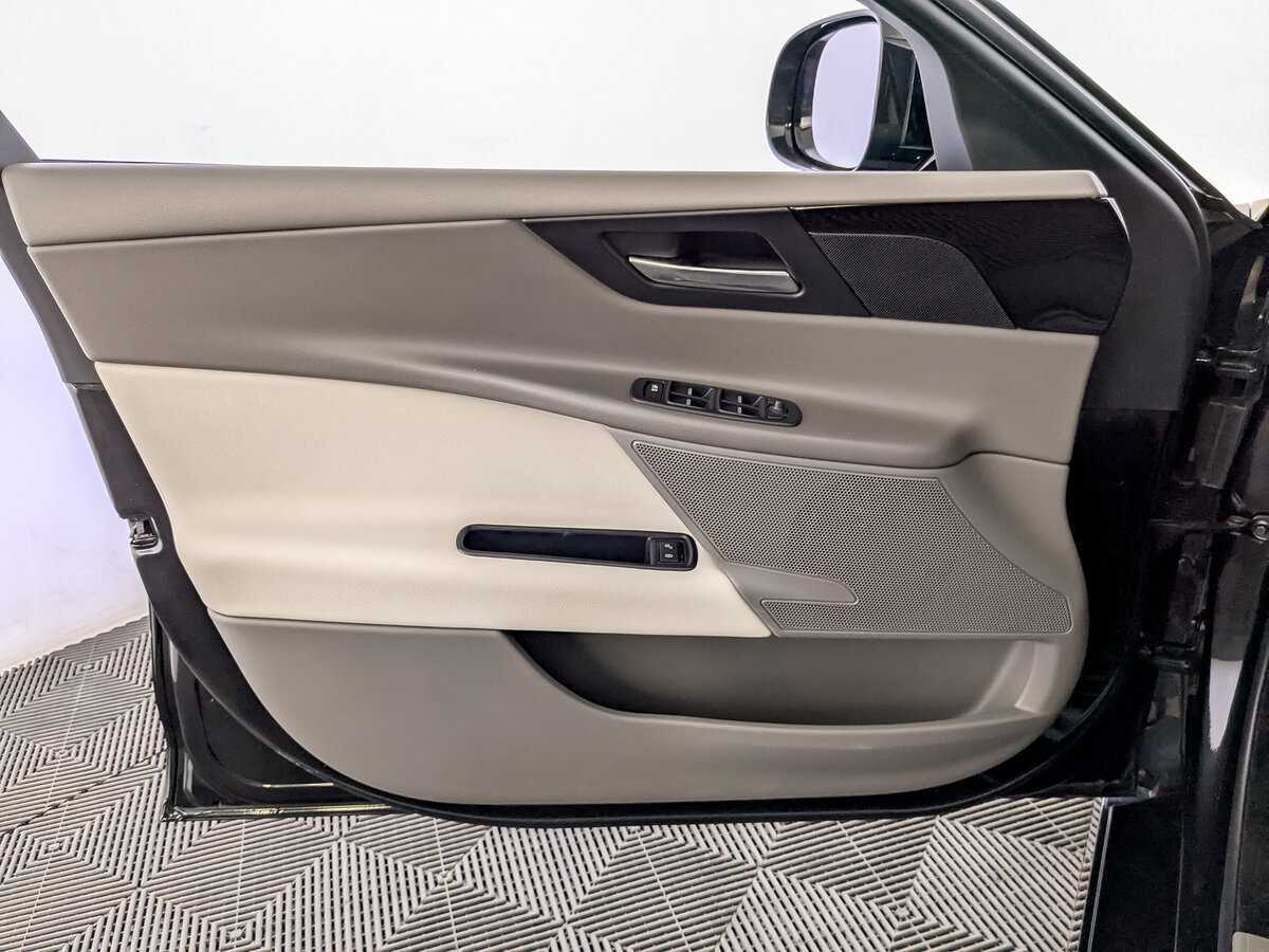 Jaguar XE, 2015 Фото №19