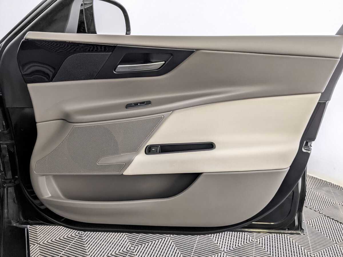 Jaguar XE, 2015 Фото №26