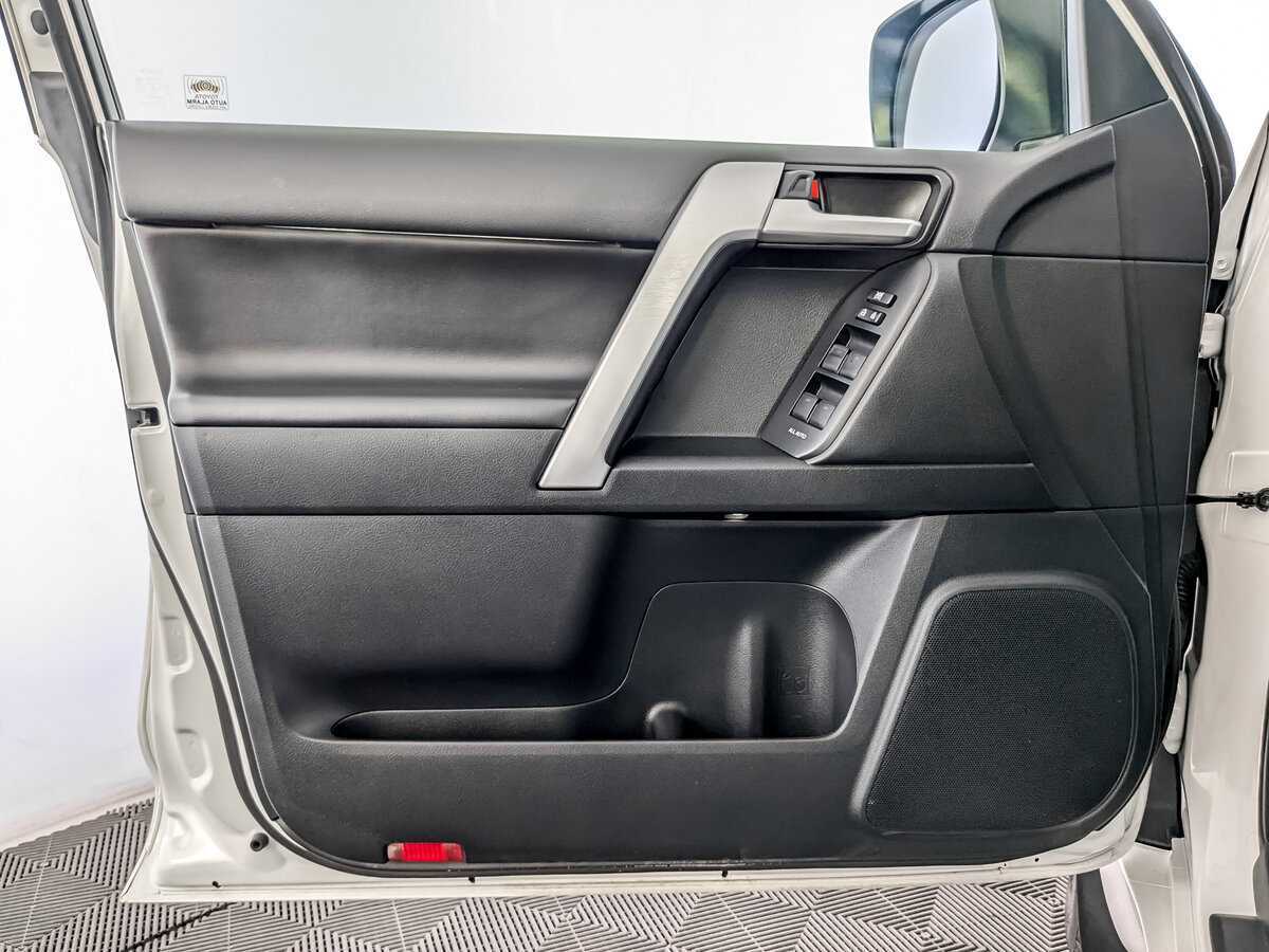 Toyota Land Cruiser Prado, 2021 Фото №19