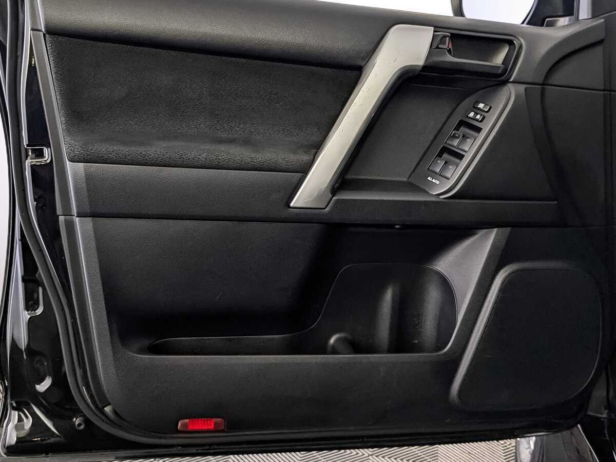 Toyota Land Cruiser Prado, 2020 Фото №19