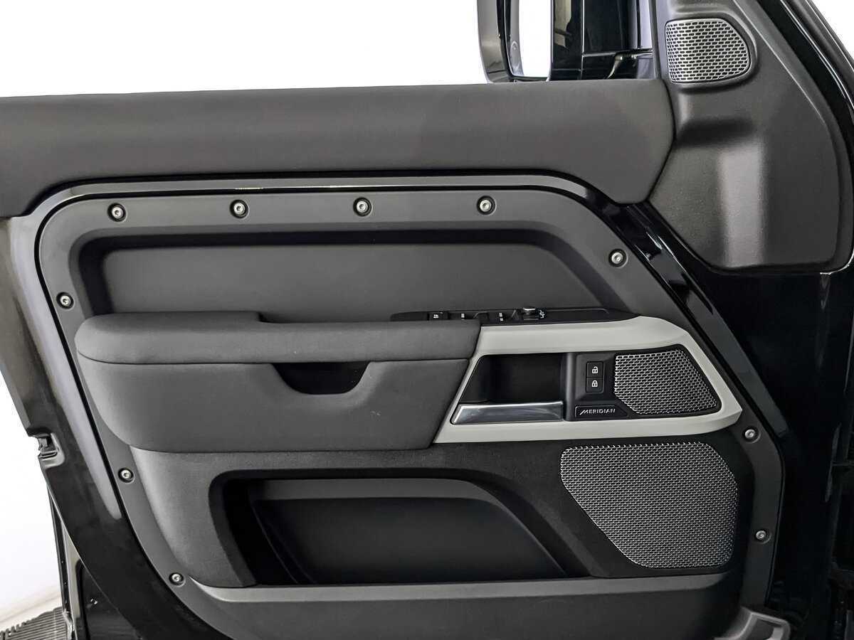 Land Rover Defender 110, 2021 Фото №18