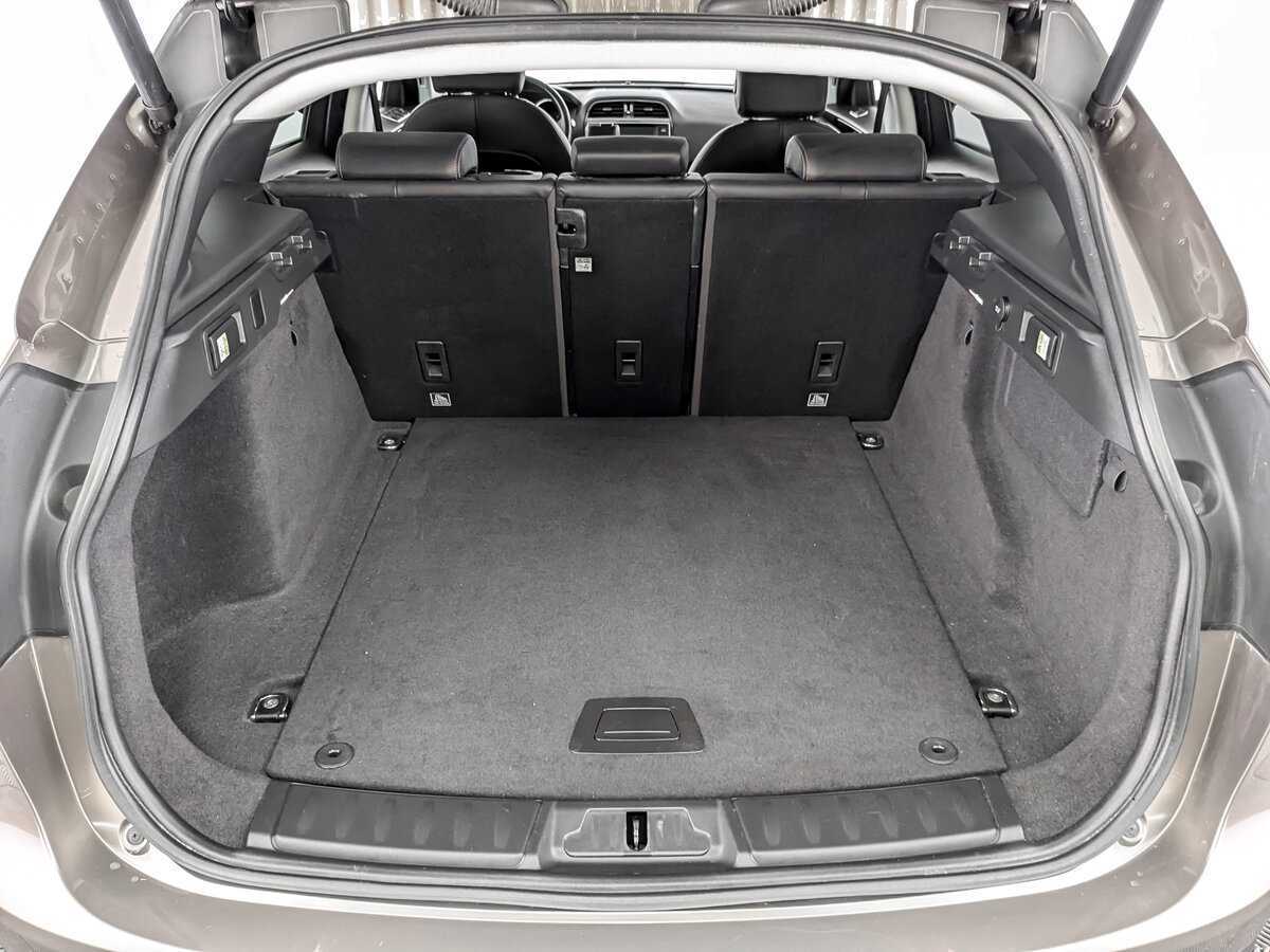 Jaguar F-Pace, 2017 Фото №10