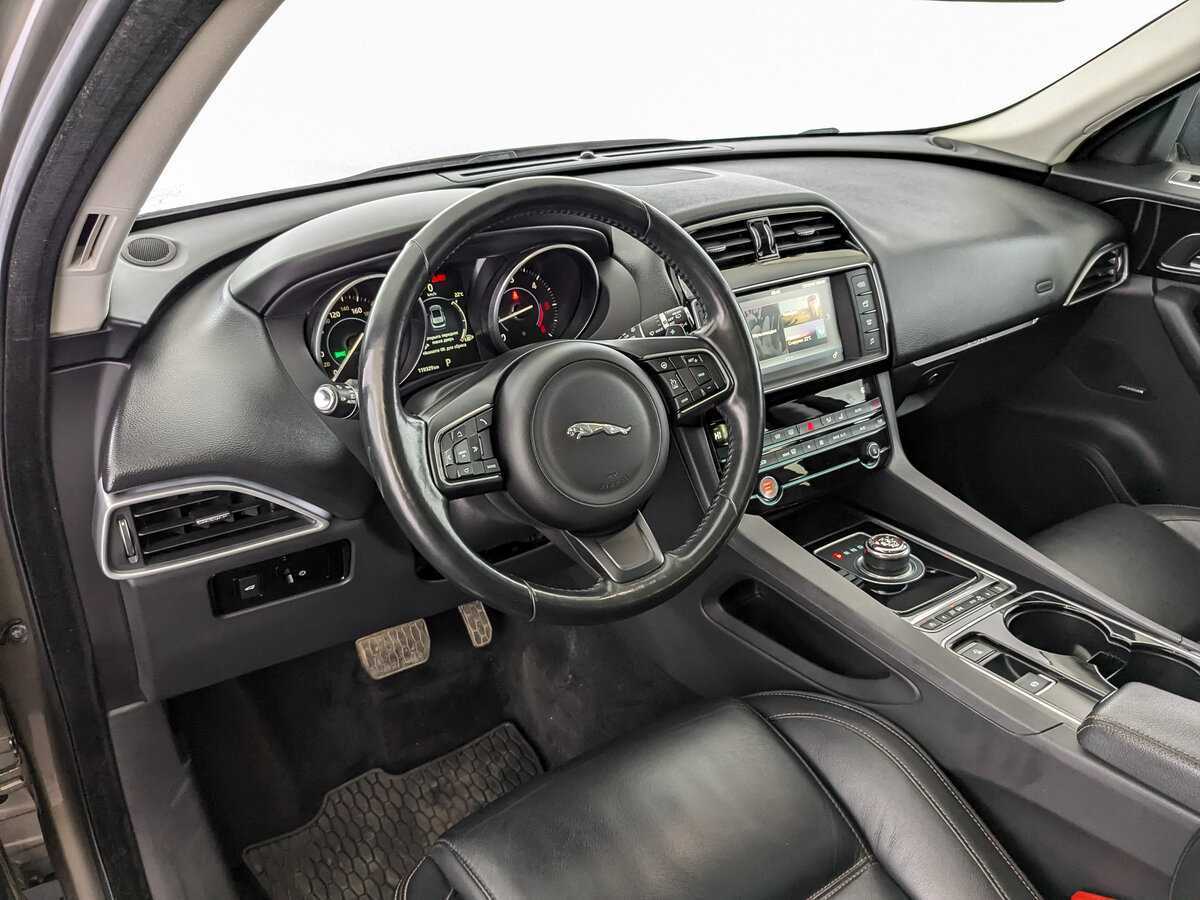 Jaguar F-Pace, 2017 Фото №16
