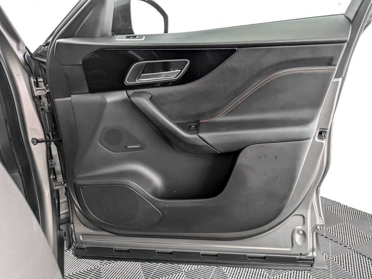 Jaguar F-Pace, 2017 Фото №24