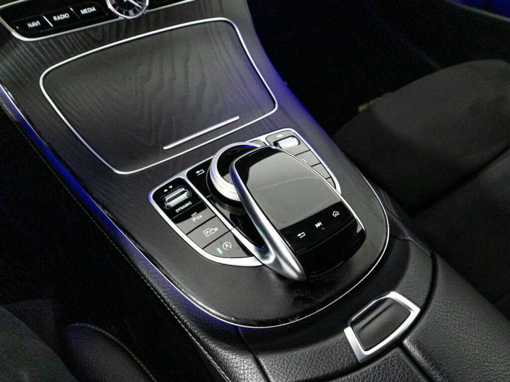 Mercedes-Benz E-Класс 200, 2019 Фото №19