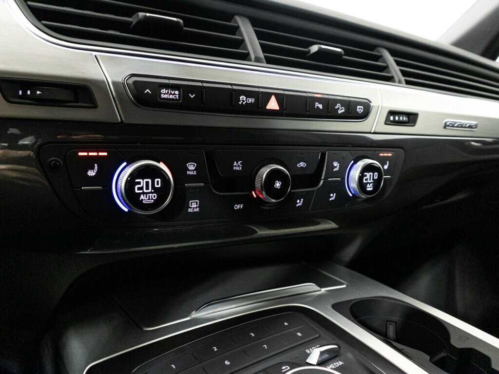 Audi Q7, 2018 Фото №17