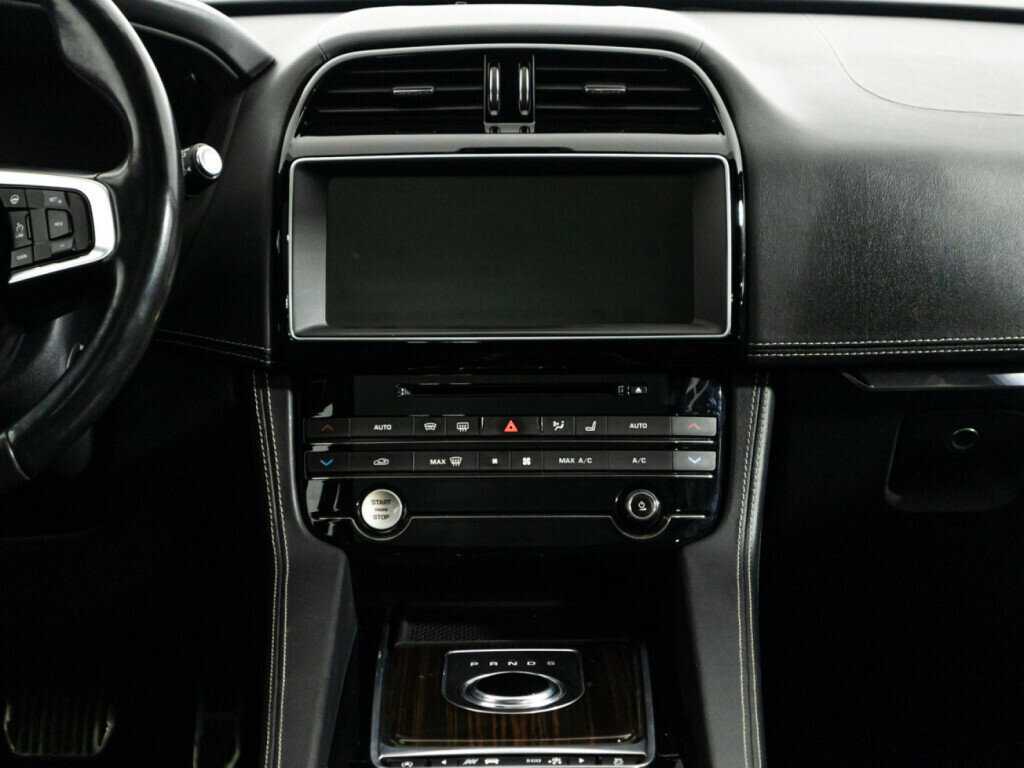 Jaguar F-Pace, 2016 Фото №14