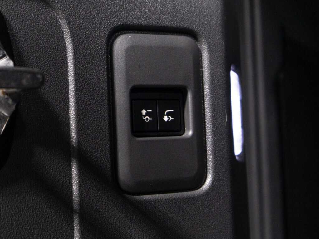 Land Rover Defender 110, 2021 Фото №14