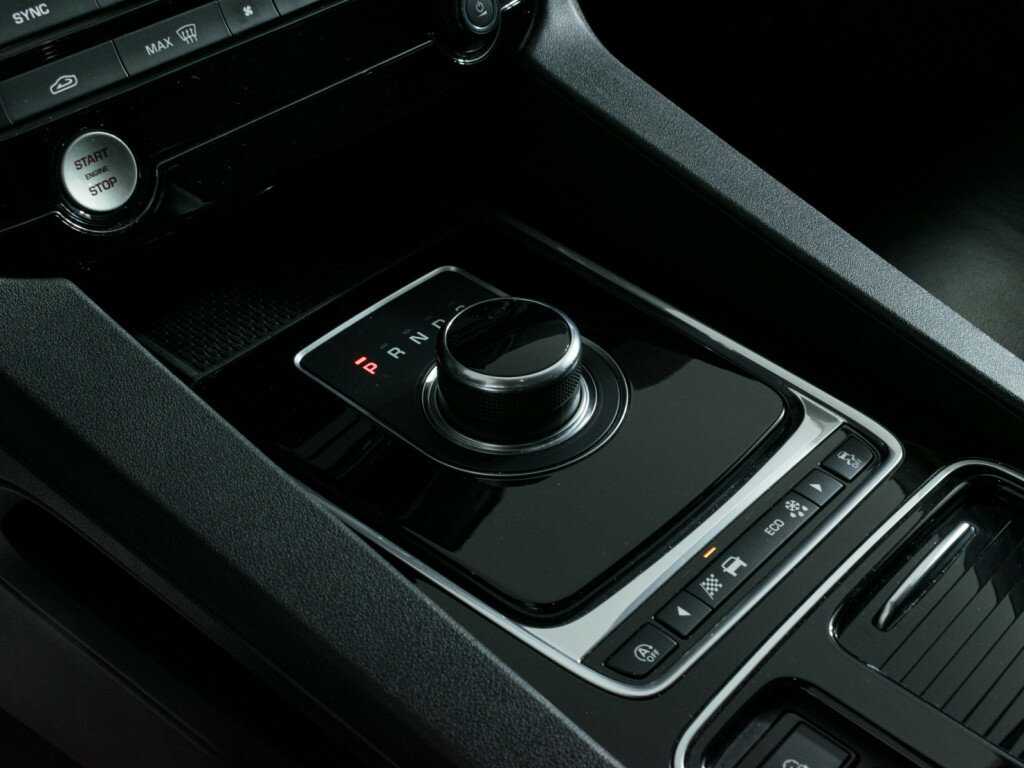 Jaguar F-Pace, 2017 Фото №16