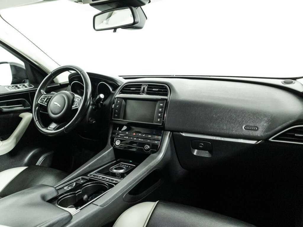 Jaguar F-Pace, 2016 Фото №9