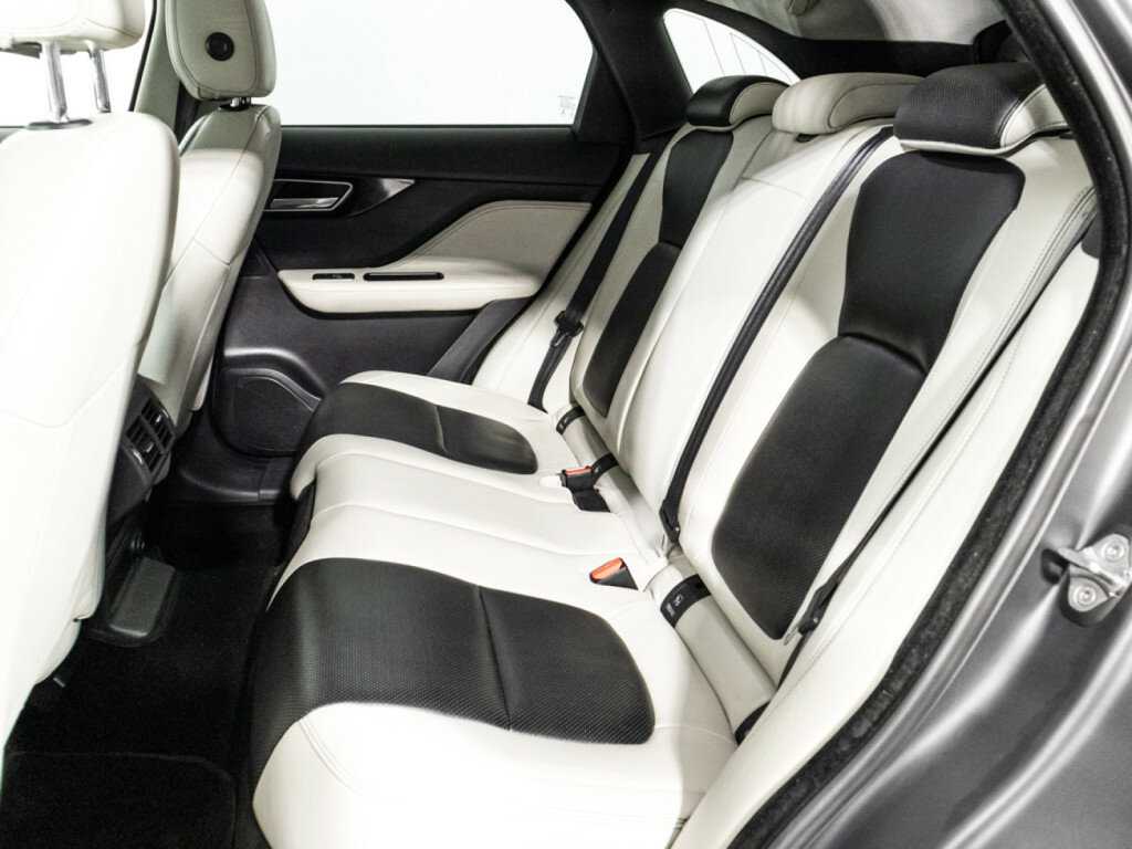 Jaguar F-Pace, 2016 Фото №10