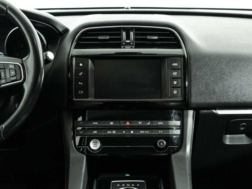 Jaguar F-Pace, 2016 Фото №14