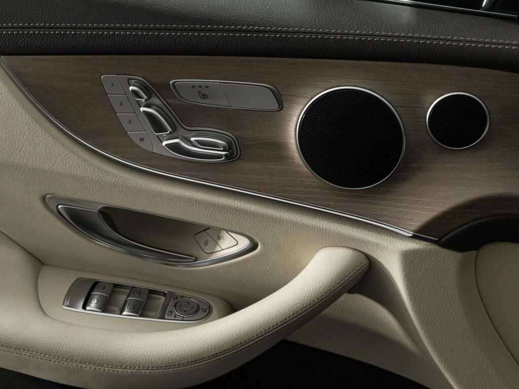 Mercedes-Benz E-Класс 200, 2020 Фото №16