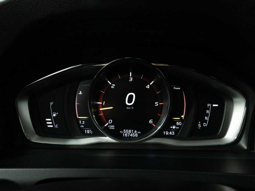 Volvo V60 Cross Country, 2016 Фото №12