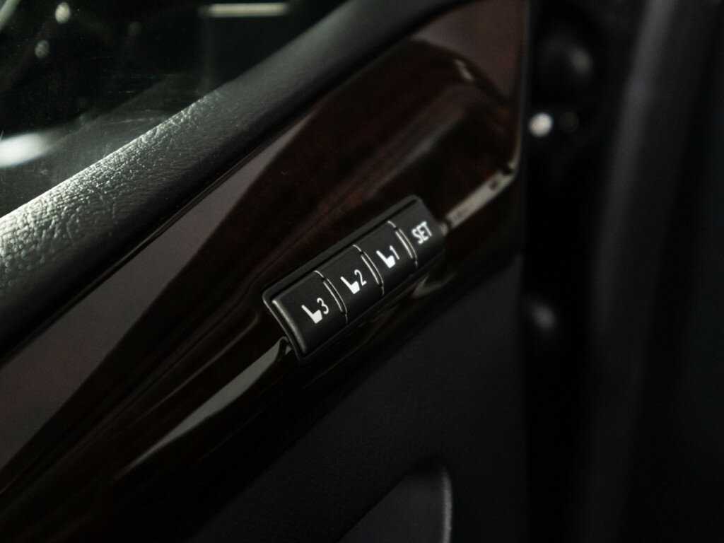 Lexus LX 570, 2011 Фото №17