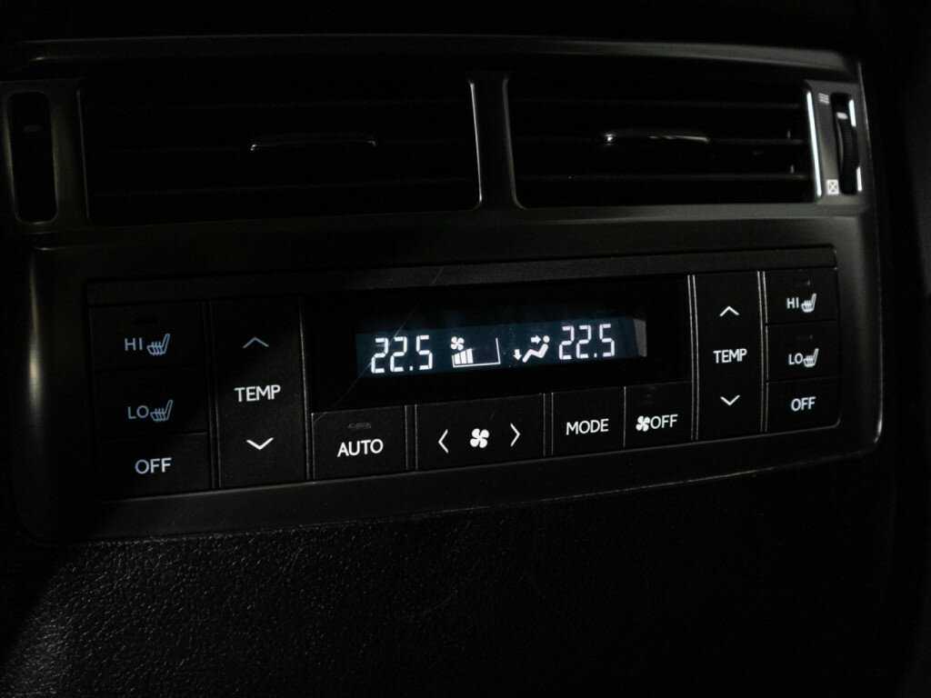 Lexus LX 570, 2011 Фото №26