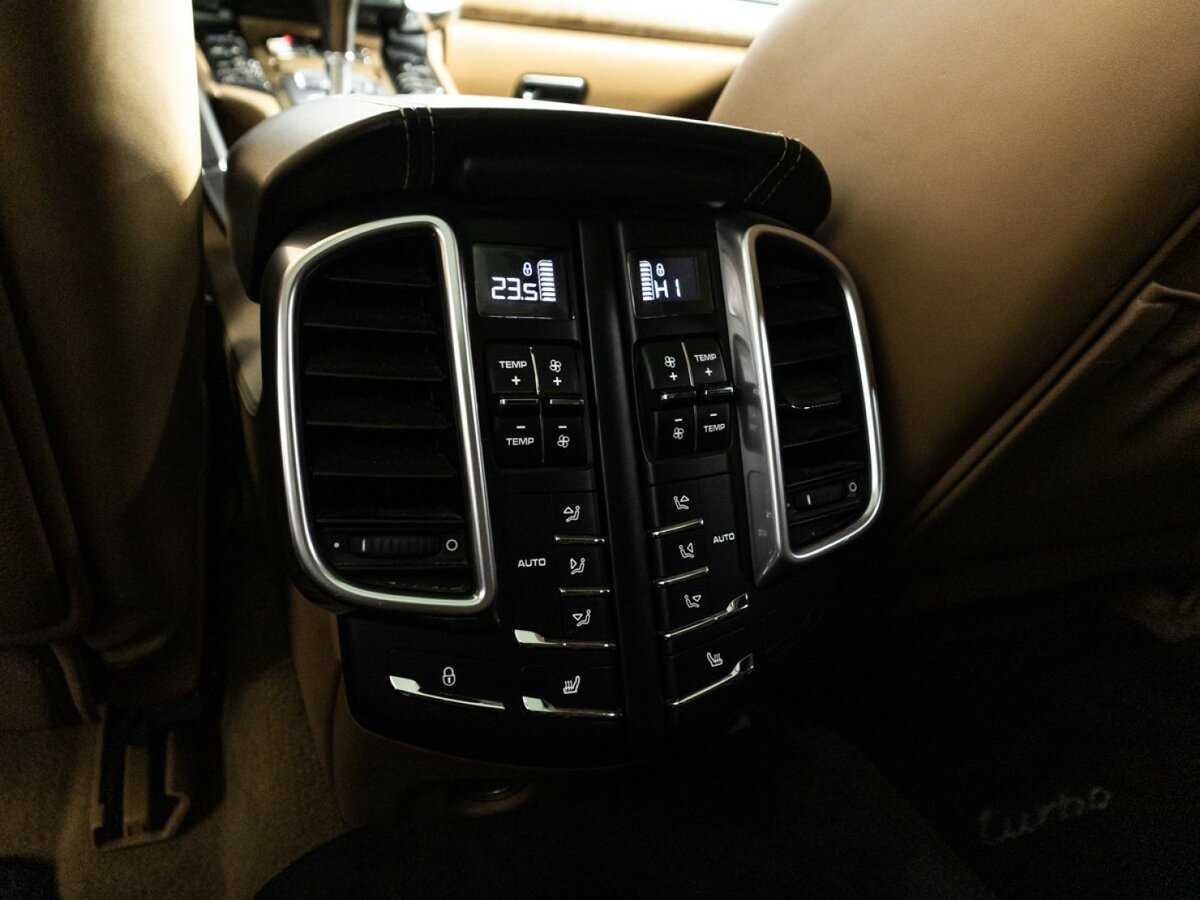 Porsche Cayenne Turbo, 2015 Фото №23