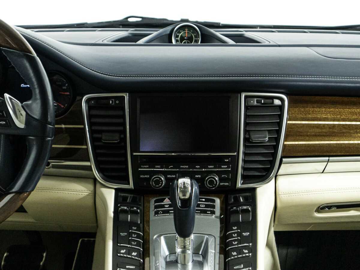 Porsche Panamera Turbo, 2010 Фото №12