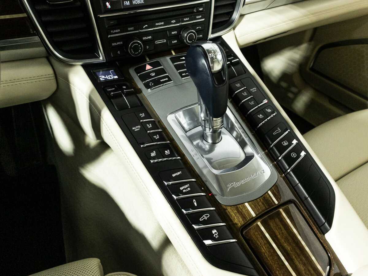 Porsche Panamera Turbo, 2010 Фото №17