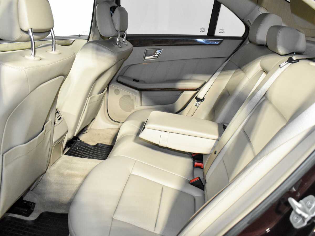 Mercedes-Benz E-Класс 300, 2010 Фото №12