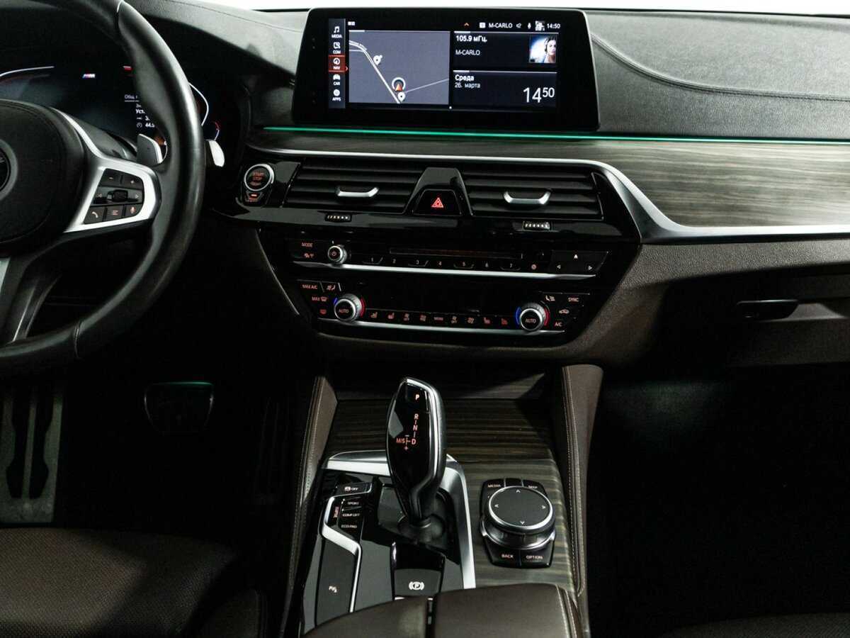 BMW 5 серии 530d xDrive, 2019 Фото №14