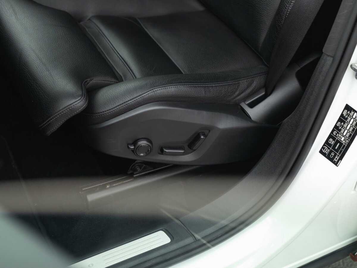Volvo XC60, 2019 Фото №13