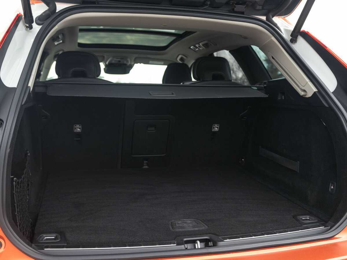 Volvo XC60, 2019 Фото №16