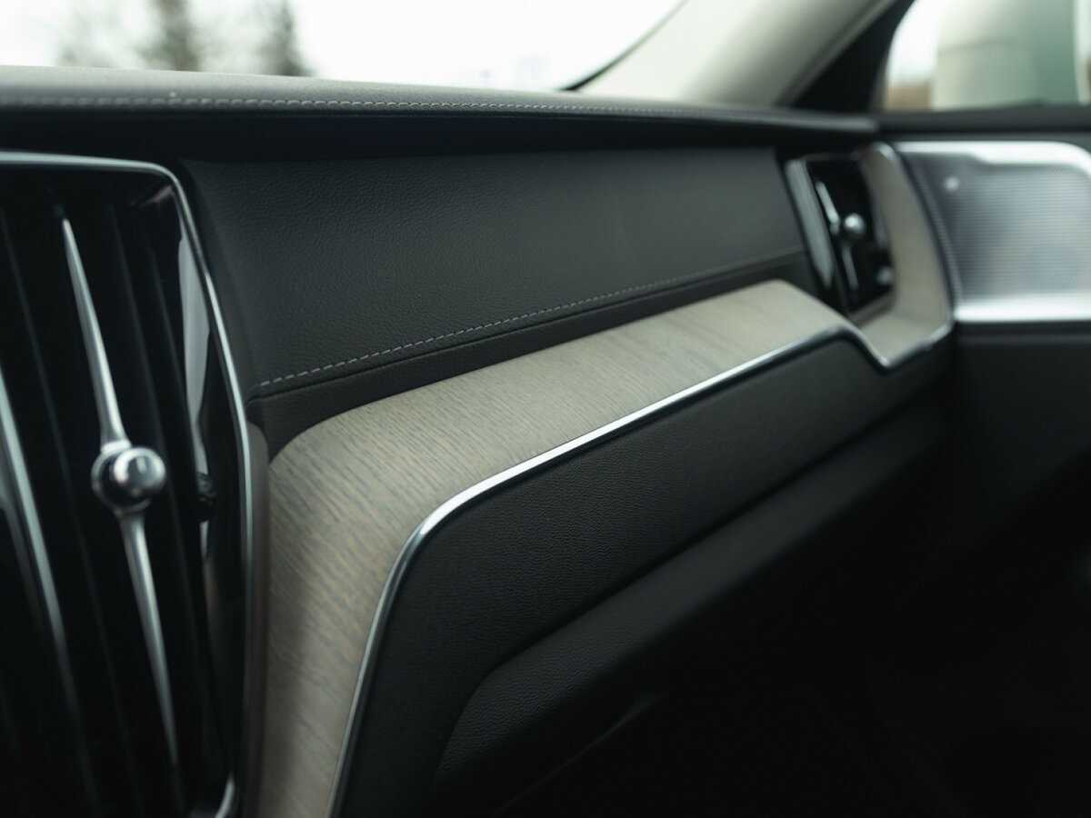 Volvo XC60, 2019 Фото №32