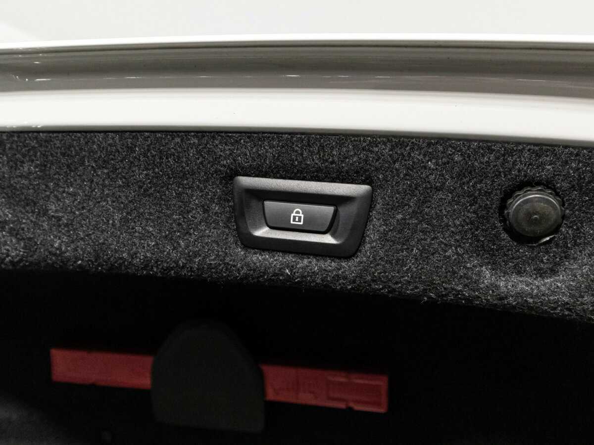 BMW 5 серии 520d xDrive, 2019 Фото №16