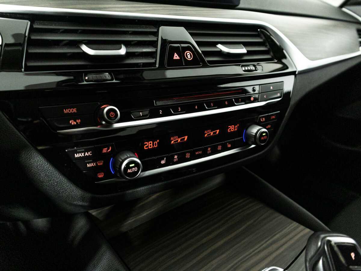BMW 5 серии 520d xDrive, 2019 Фото №24