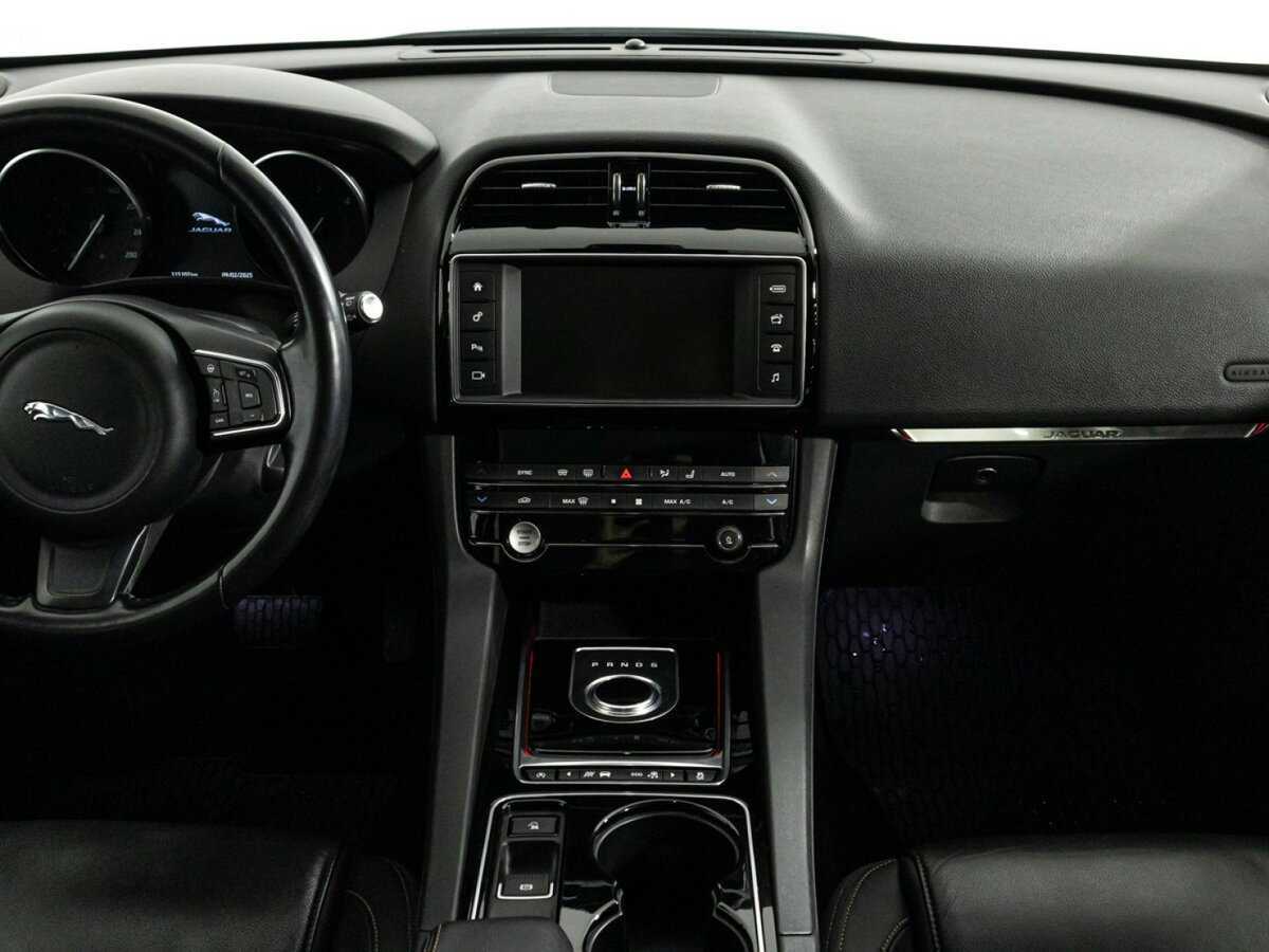 Jaguar F-Pace, 2017 Фото №14