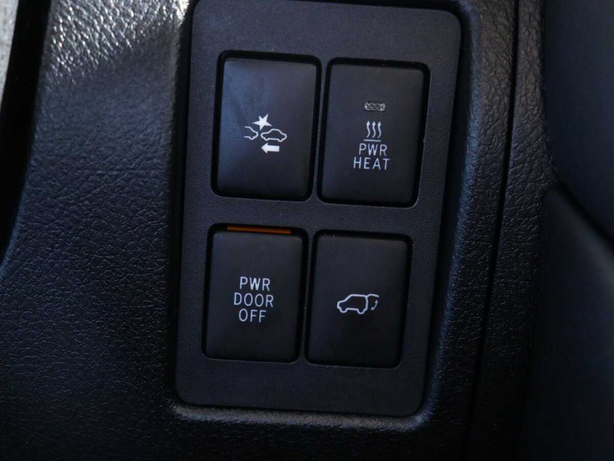 Toyota Land Cruiser, 2018 Фото №30