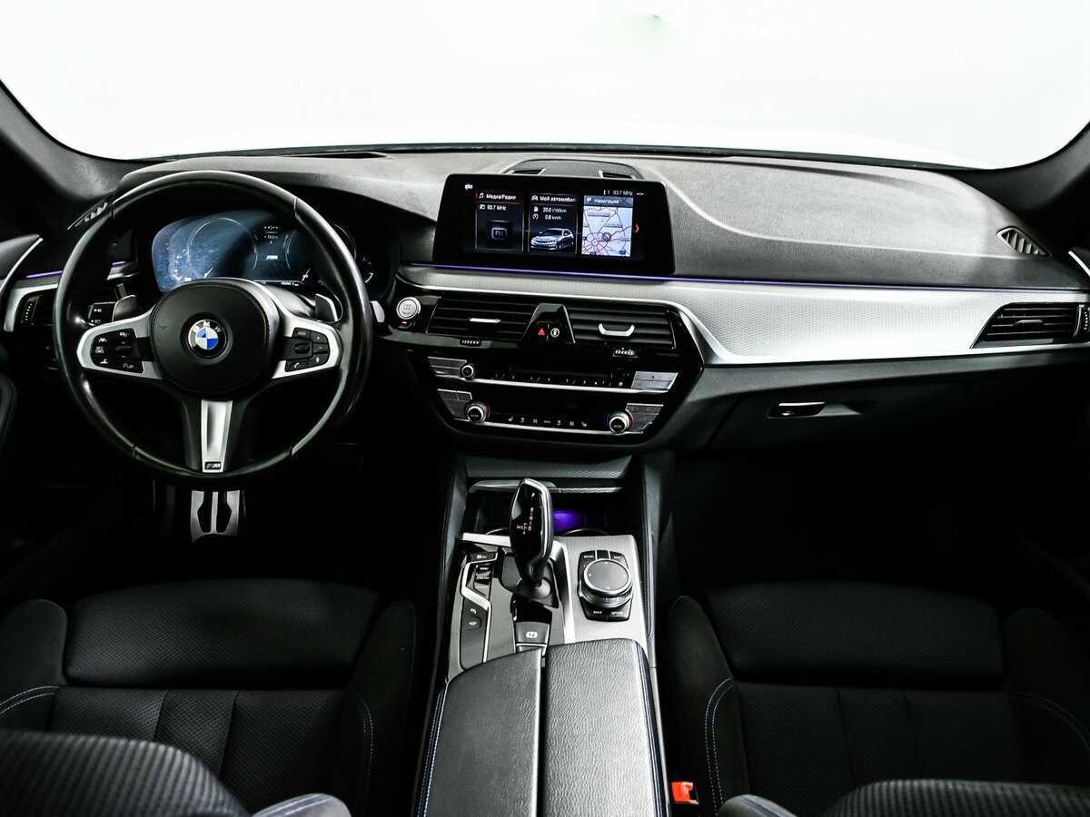 BMW 5 серии 540i xDrive, 2019 Фото №11