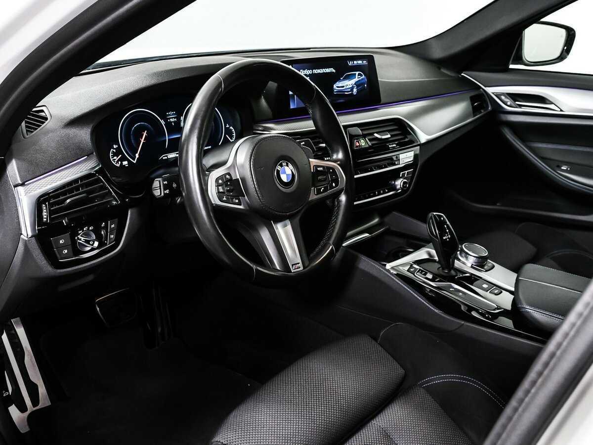 BMW 5 серии 540i xDrive, 2019 Фото №12