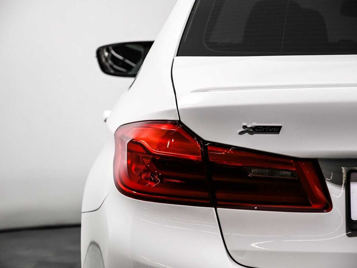 BMW 5 серии 540i xDrive, 2019 Фото №16