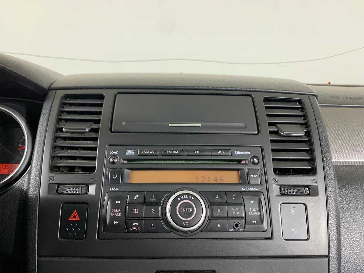 Nissan Tiida, 2010 Фото №16