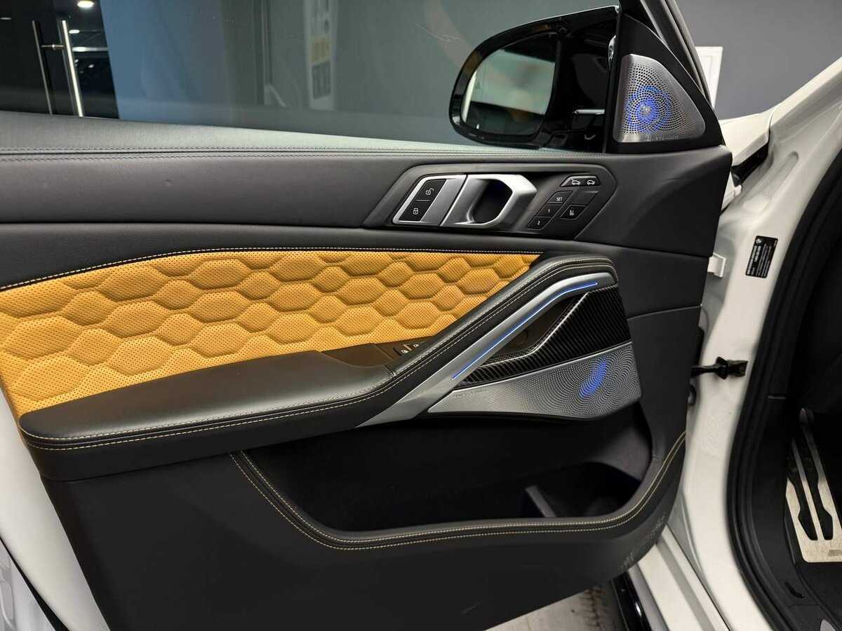 BMW X6 M50i, 2021 Фото №20