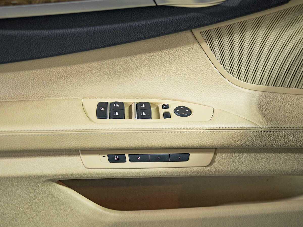 BMW 7 серии 730i, 2011 Фото №12