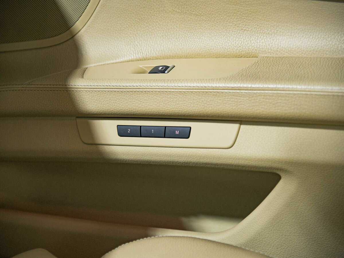 BMW 7 серии 730i, 2011 Фото №15