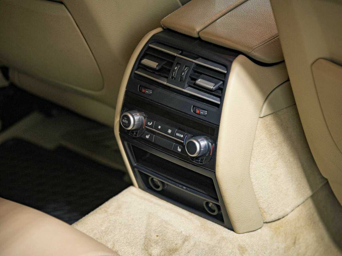 BMW 7 серии 730i, 2011 Фото №17