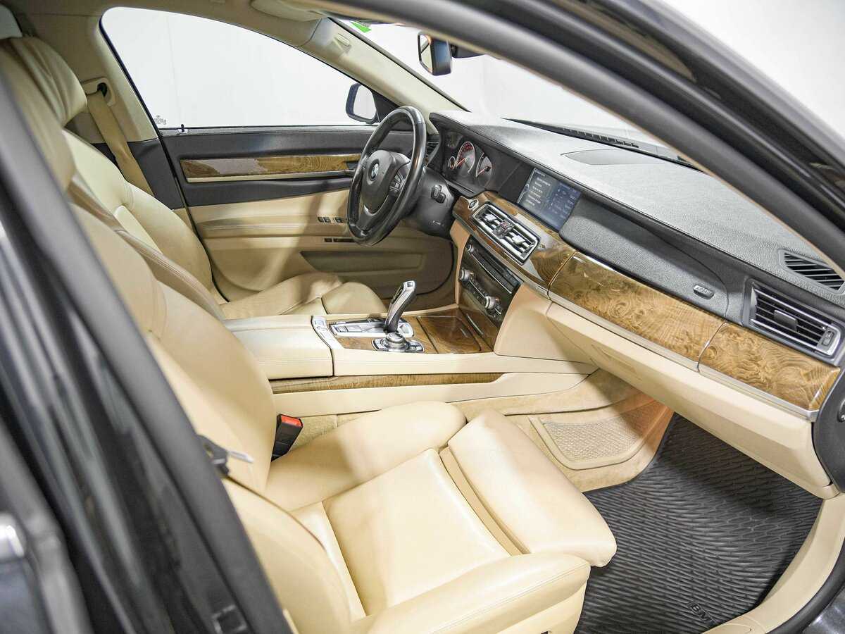 BMW 7 серии 730i, 2011 Фото №18