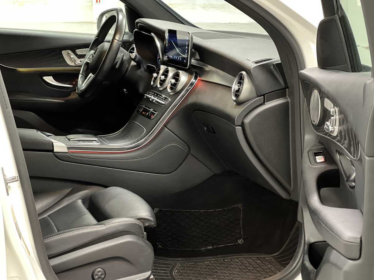 Mercedes-Benz GLC Coupe 300, 2019 Фото №11