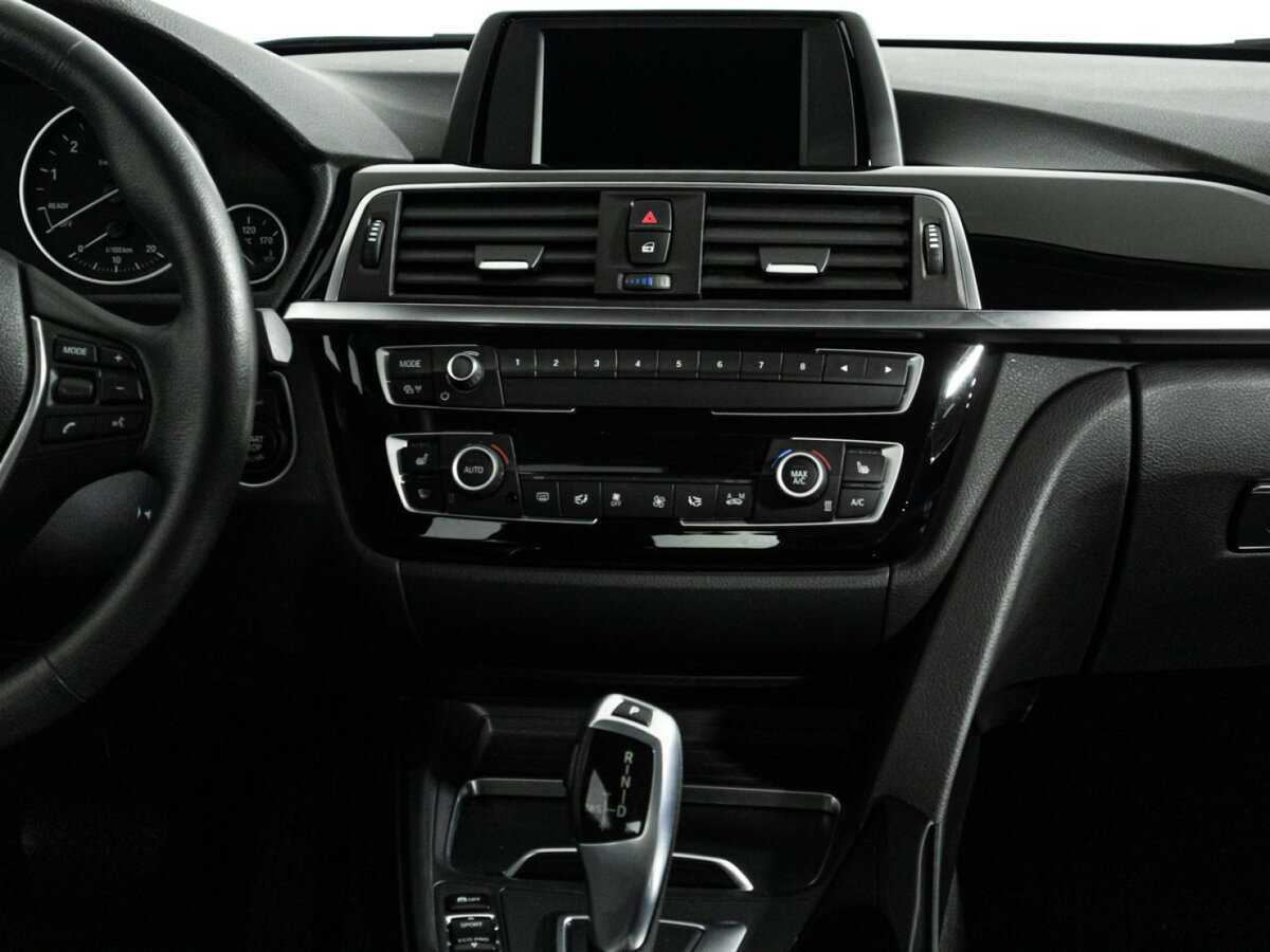 BMW 3 серии 318i, 2018 Фото №14